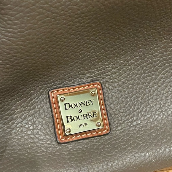 **Authentic** Dooney & Bourke shoulder bag LIKE NEW! Brown/tan with red interior - Picture 2 of 6